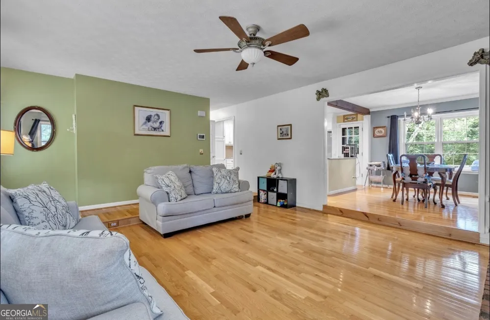 285 Wolf Den RD Royston, GA 30662