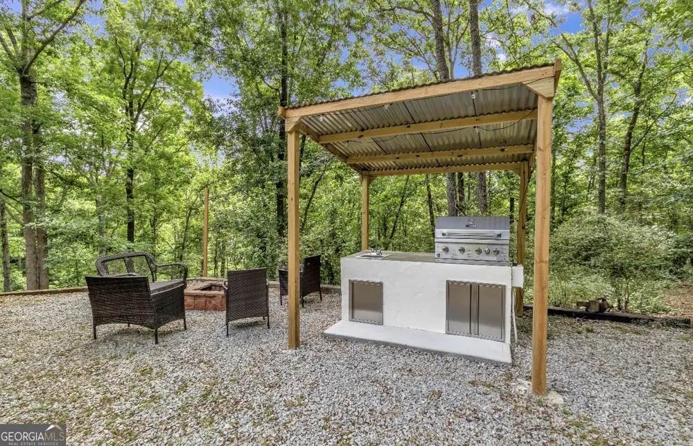 285 Wolf Den RD Royston, GA 30662
