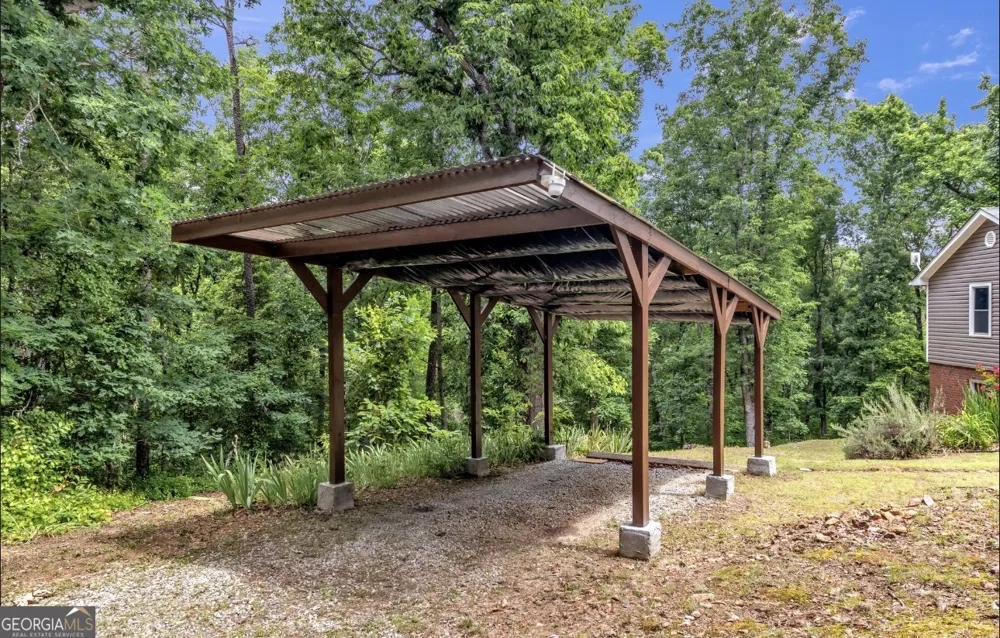 285 Wolf Den RD Royston, GA 30662