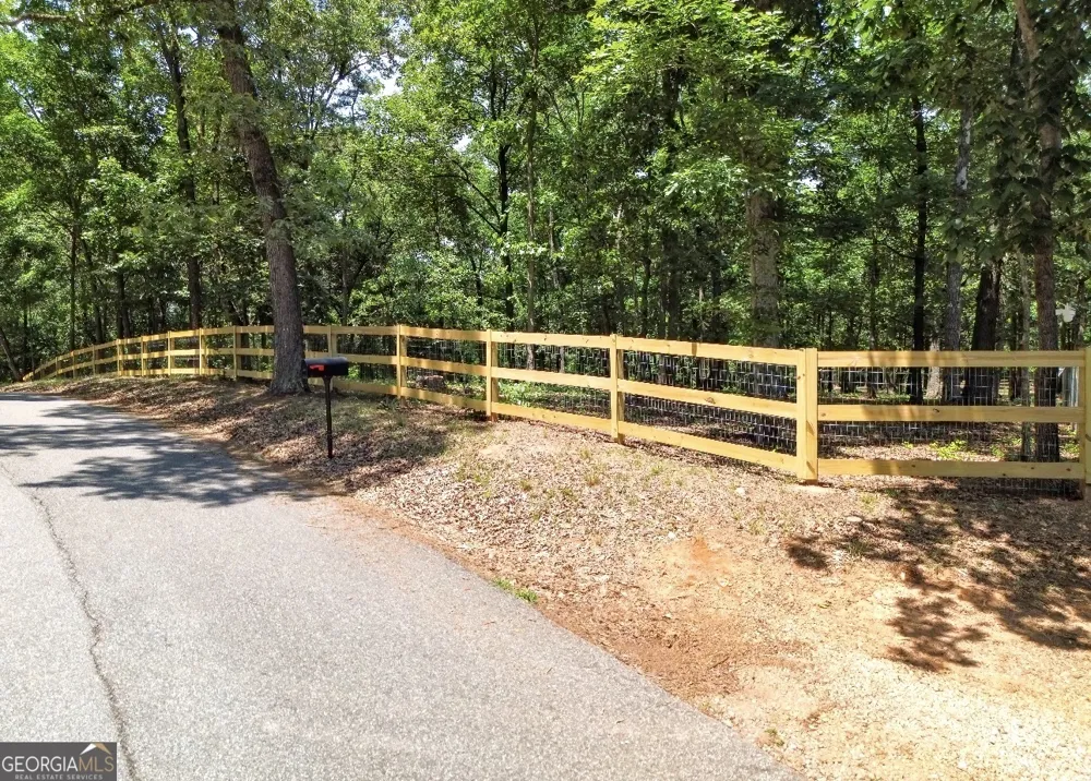 285 Wolf Den RD Royston, GA 30662