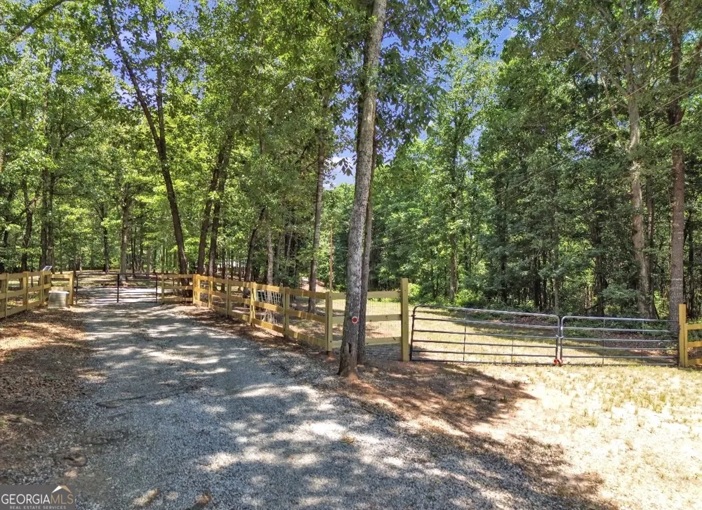 285 Wolf Den RD Royston, GA 30662