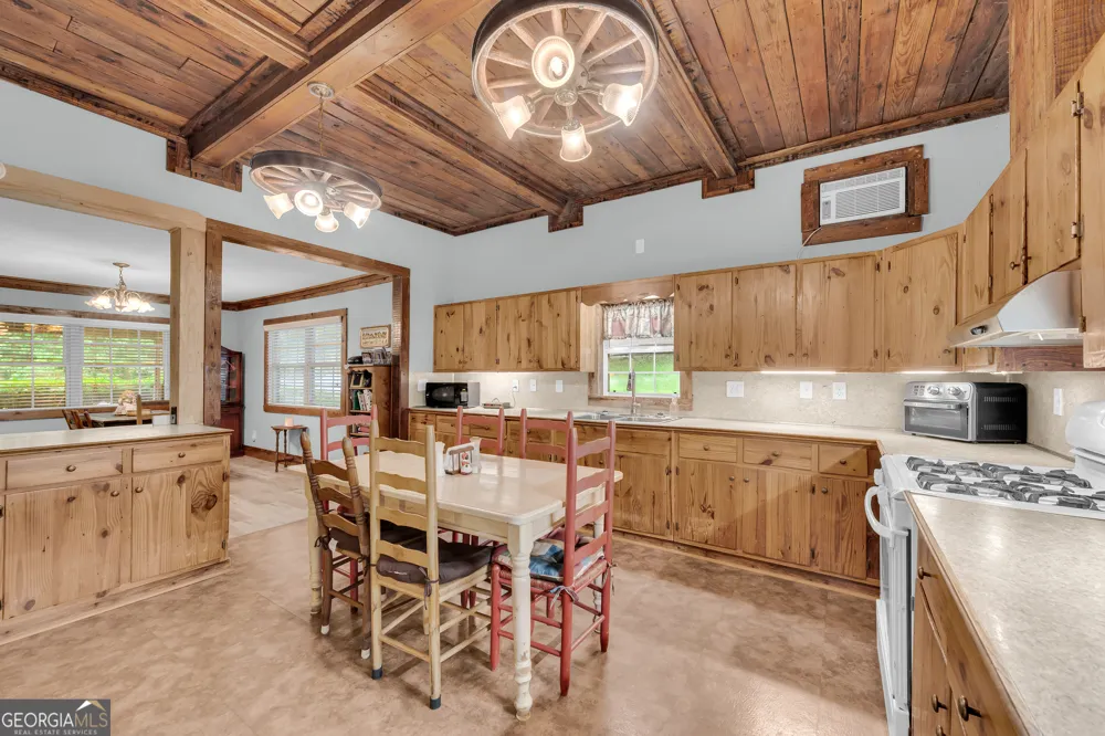 2657 Wolf Pit Eastanollee, GA 30538