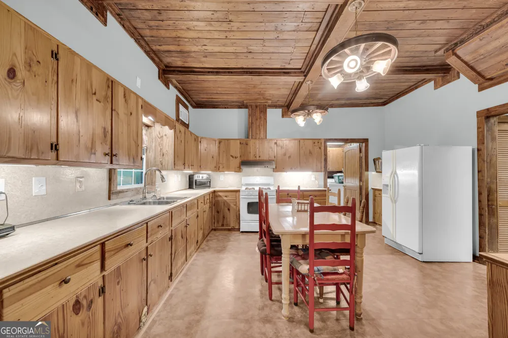2657 Wolf Pit Eastanollee, GA 30538