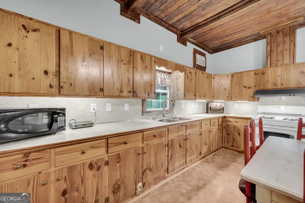 2657 Wolf Pit Eastanollee, GA 30538