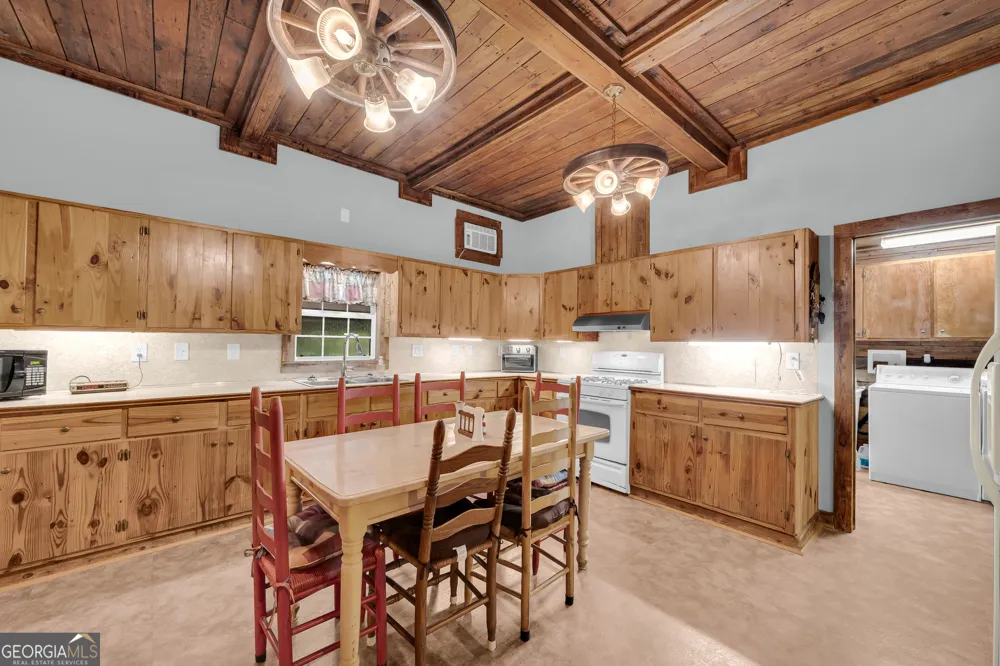 2657 Wolf Pit Eastanollee, GA 30538