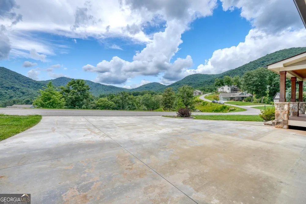 25 Ivy Log Heights SPUR Young Harris, GA 30582