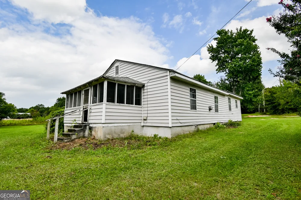 15 Flat Rock RD Oxford, GA 30054