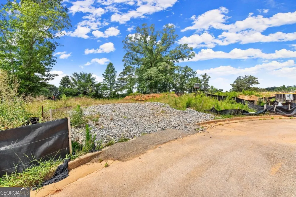 5060 Kings Close Milton, GA 30004