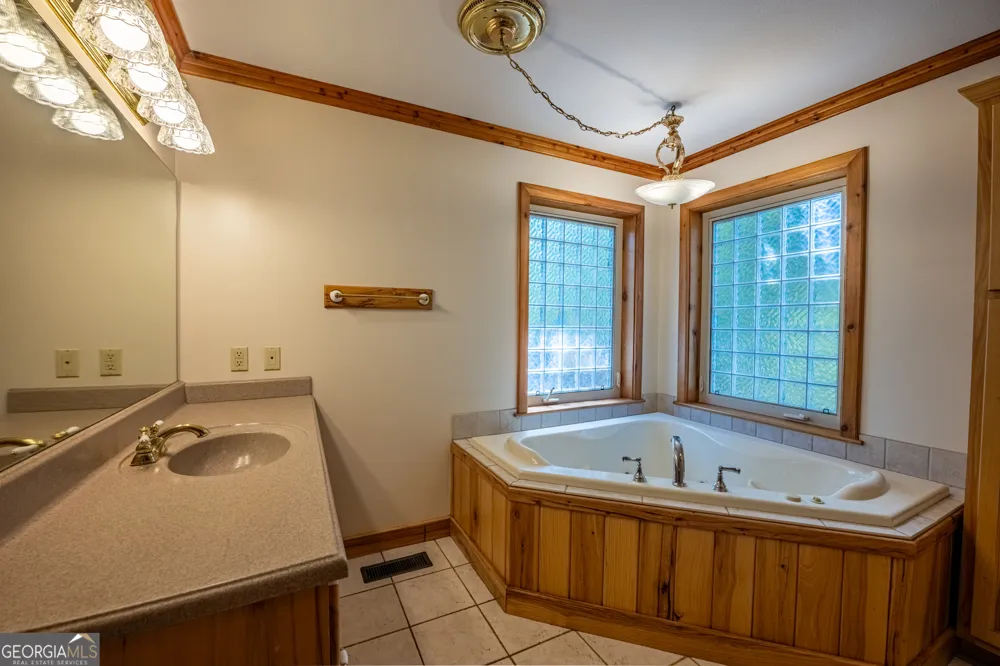 198 Stonecreek DR Franklin, NC 28734