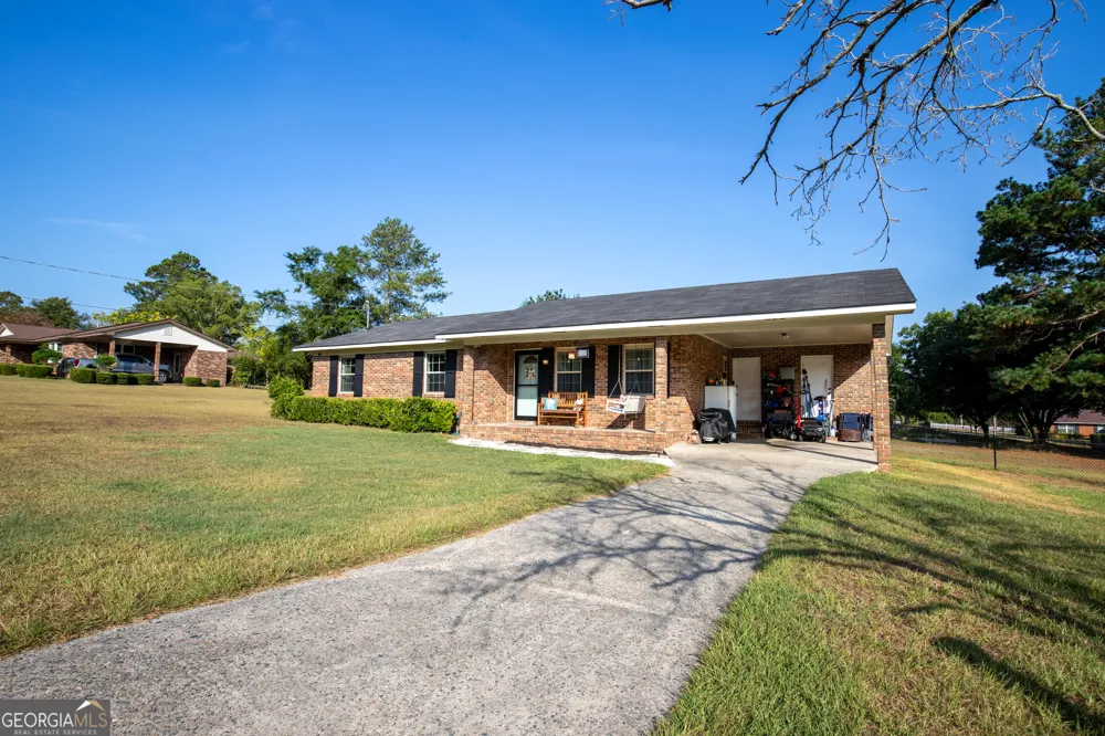 110 Queen DR Glennville, GA 30427