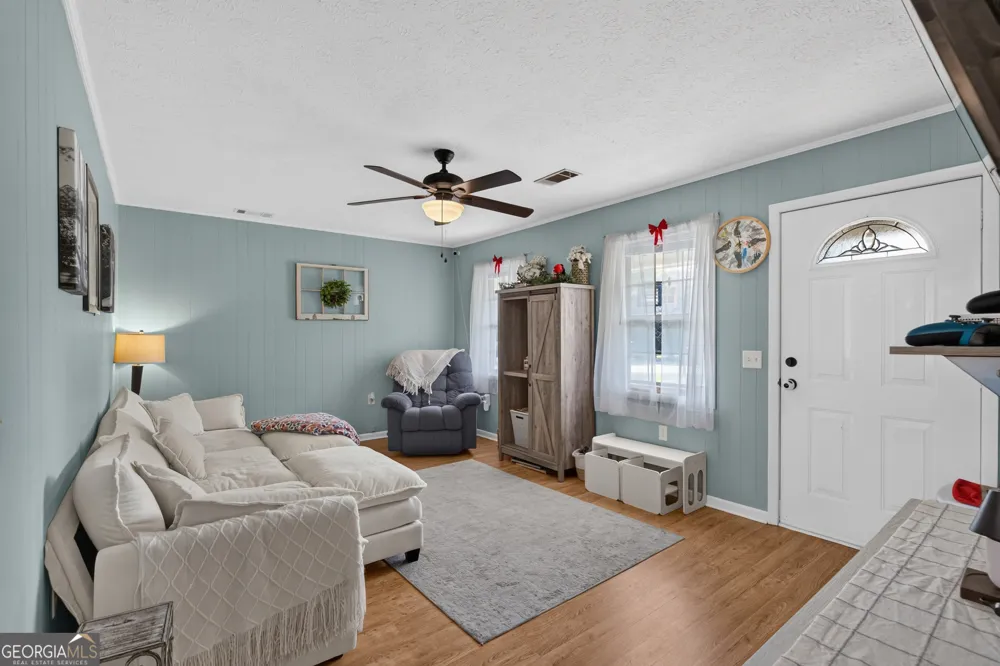 110 Queen DR Glennville, GA 30427