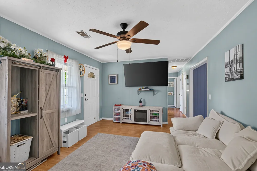 110 Queen DR Glennville, GA 30427