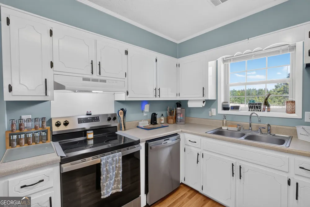 110 Queen DR Glennville, GA 30427