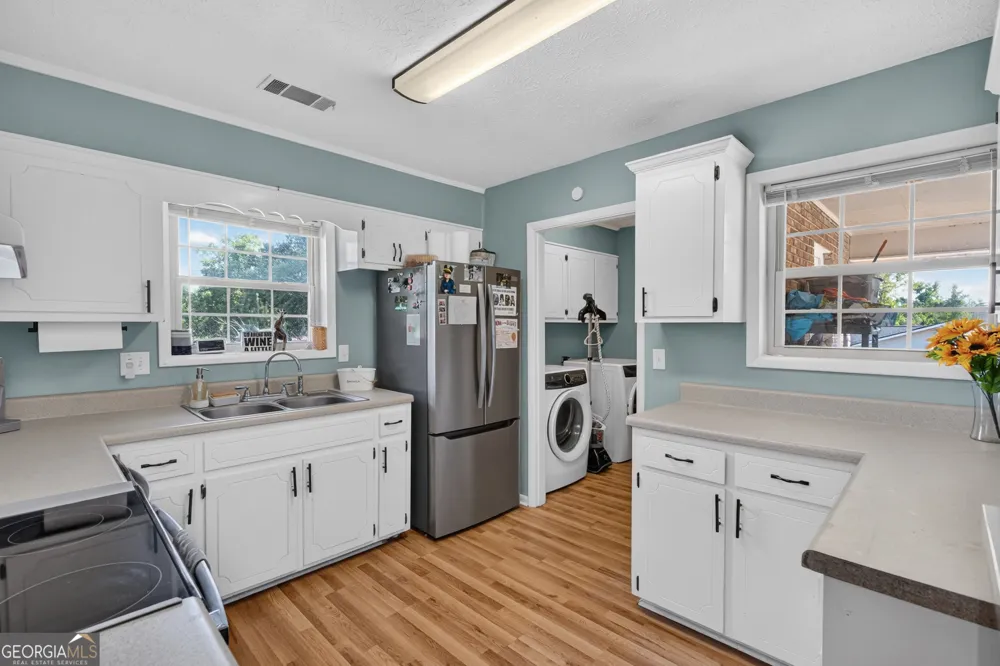 110 Queen DR Glennville, GA 30427