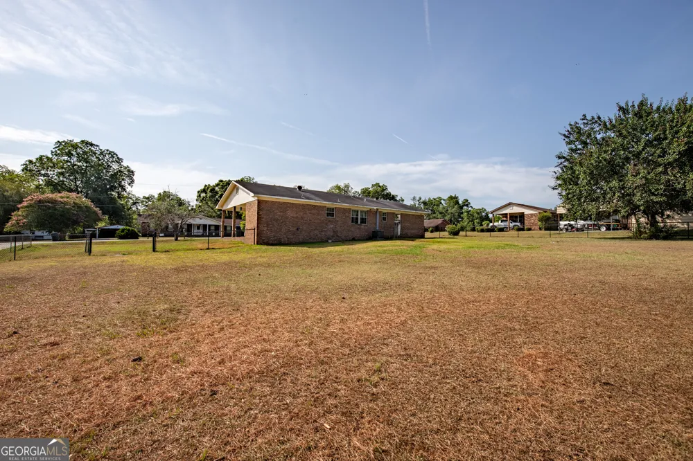 110 Queen DR Glennville, GA 30427