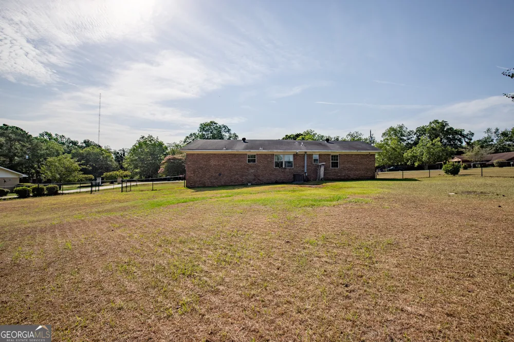 110 Queen DR Glennville, GA 30427