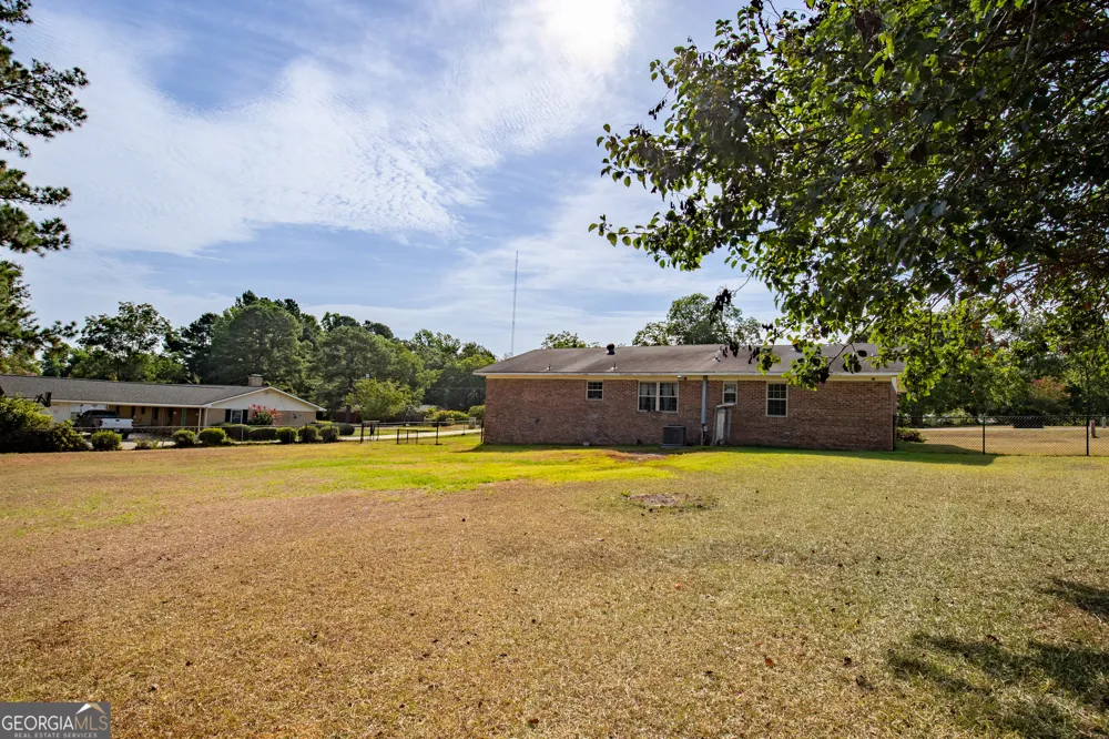 110 Queen DR Glennville, GA 30427