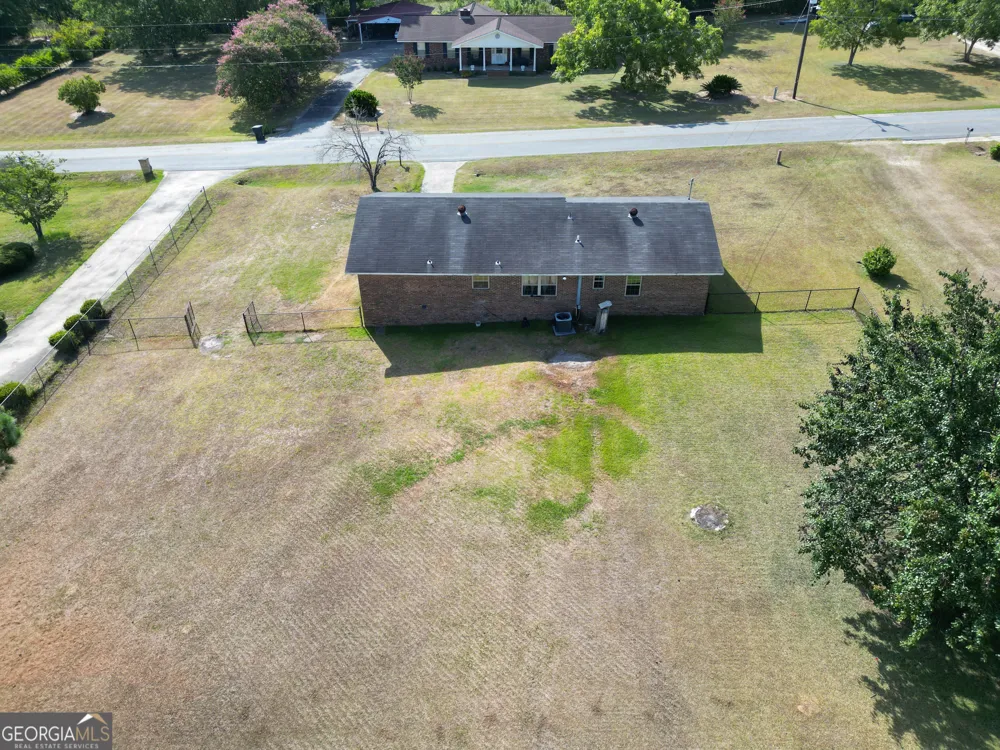 110 Queen DR Glennville, GA 30427