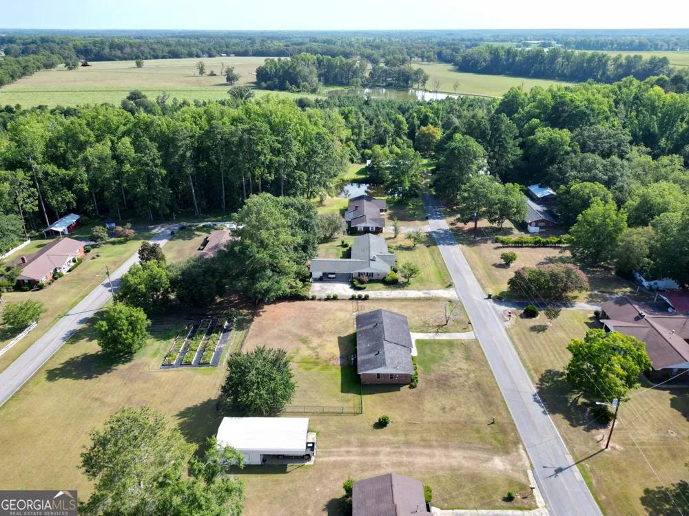 110 Queen DR Glennville, GA 30427