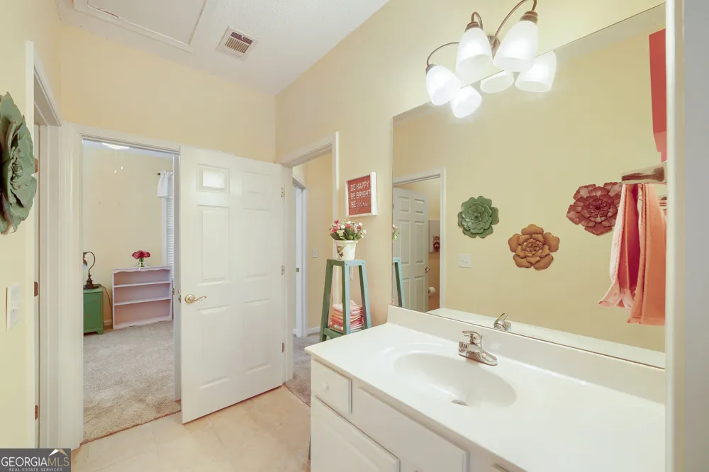 166 Camry LN Grayson, GA 30017