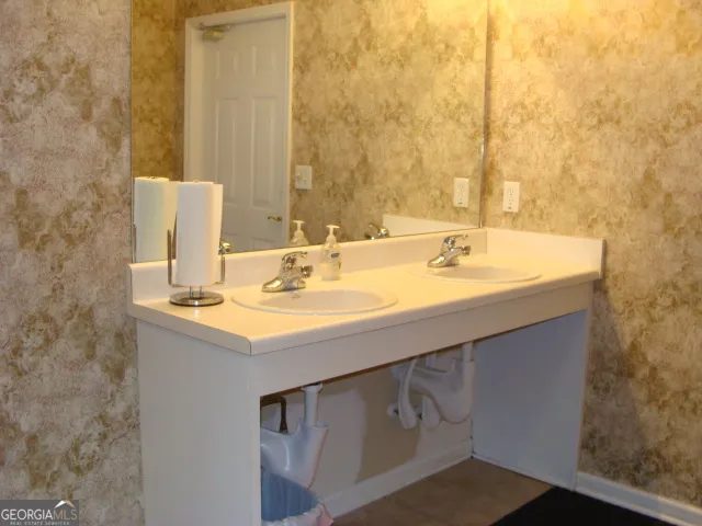 166 Camry LN Grayson, GA 30017