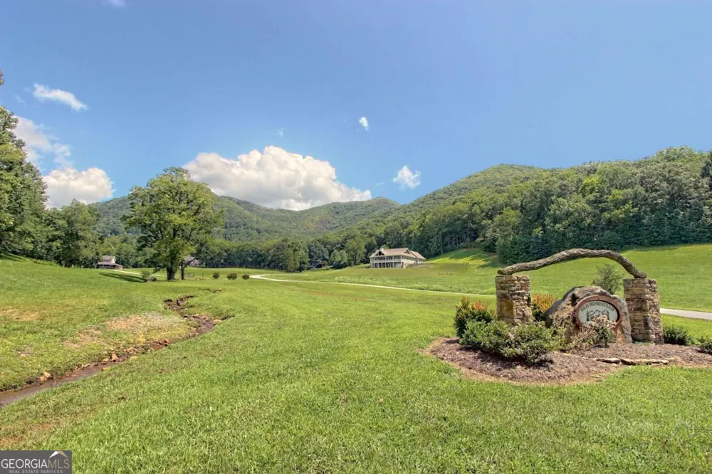 299 Old Homestead LN Hayesville, NC 28904