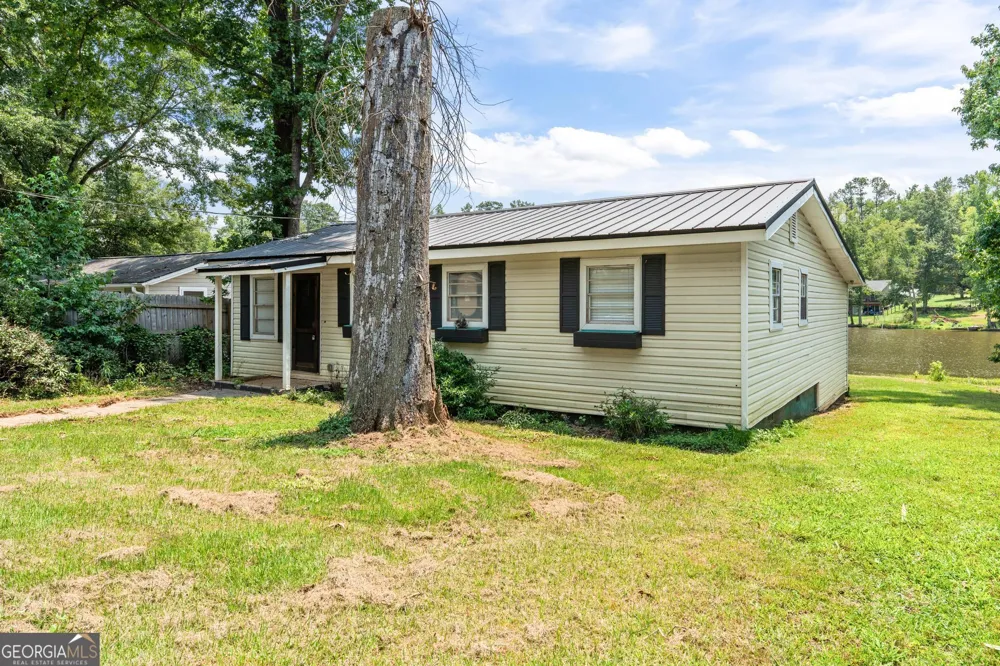 178 Southern Shores RD Jackson, GA 30233