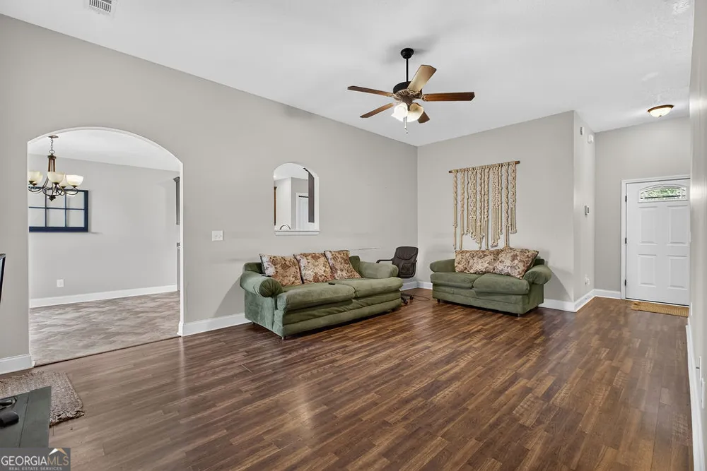 111 Winsted CT Perry, GA 31069