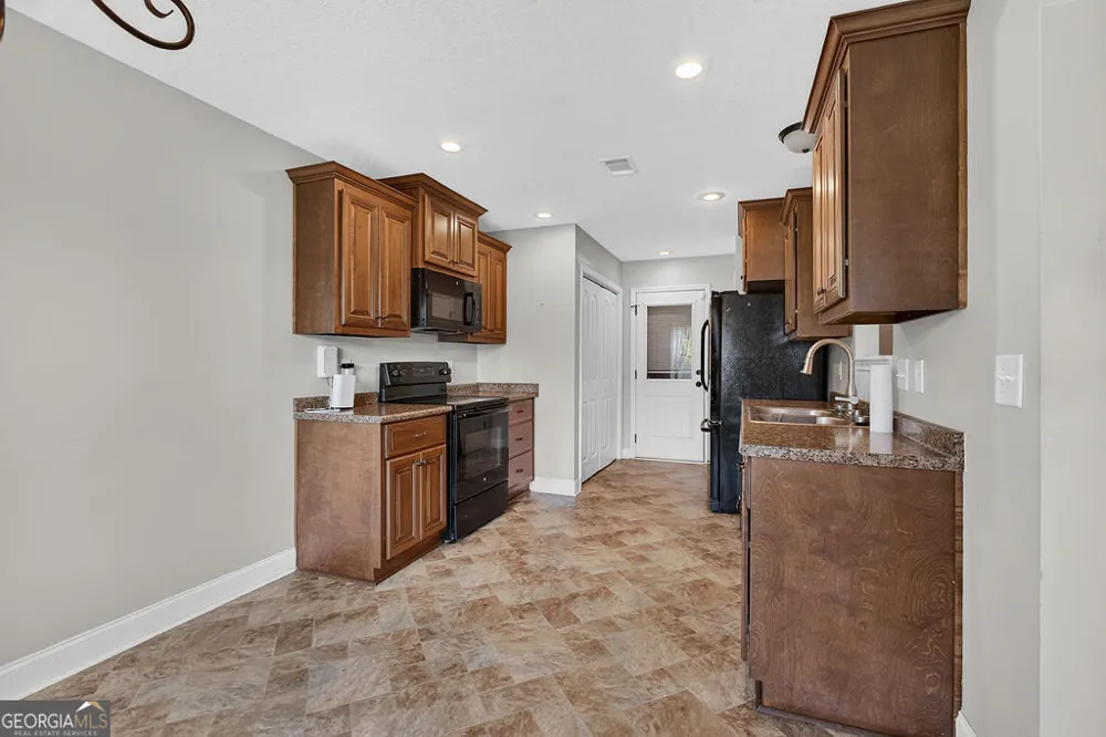 111 Winsted CT Perry, GA 31069