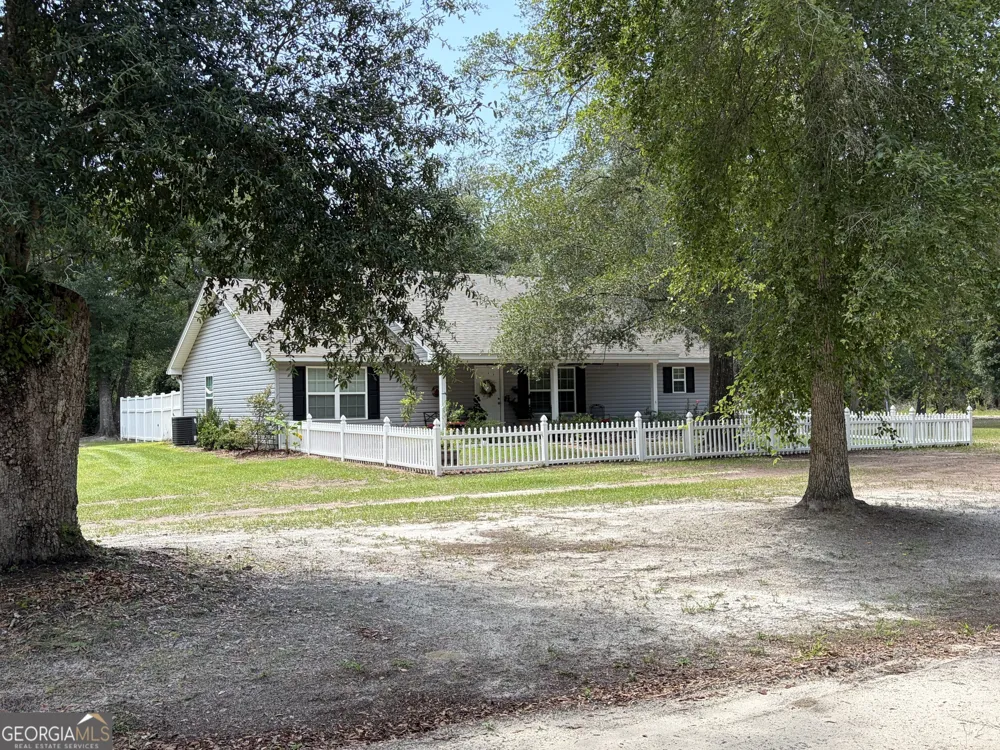 325 Creekview DR Hortense, GA 31543