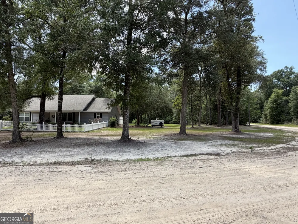 325 Creekview DR Hortense, GA 31543