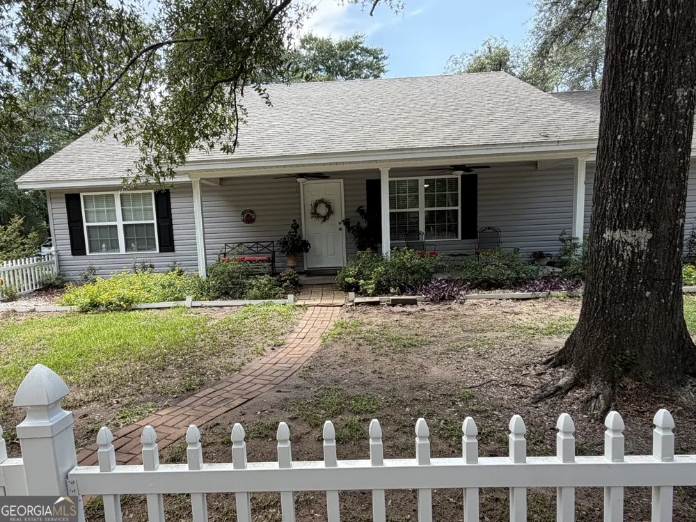 325 Creekview DR Hortense, GA 31543
