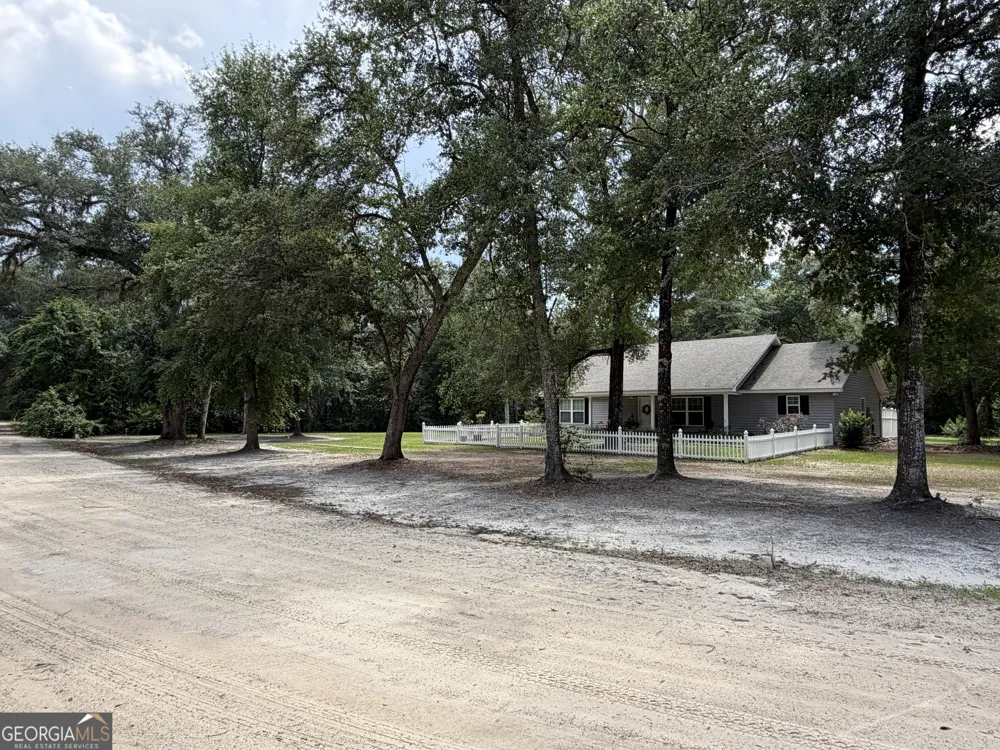 325 Creekview DR Hortense, GA 31543