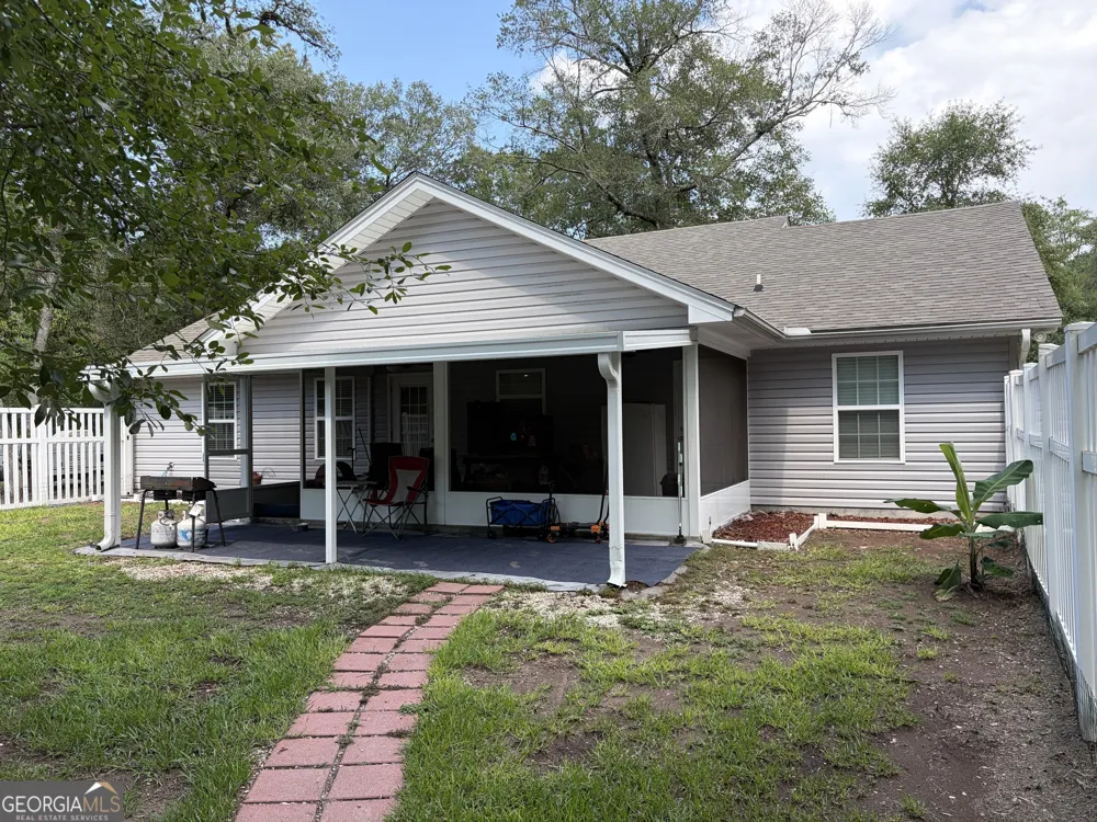 325 Creekview DR Hortense, GA 31543