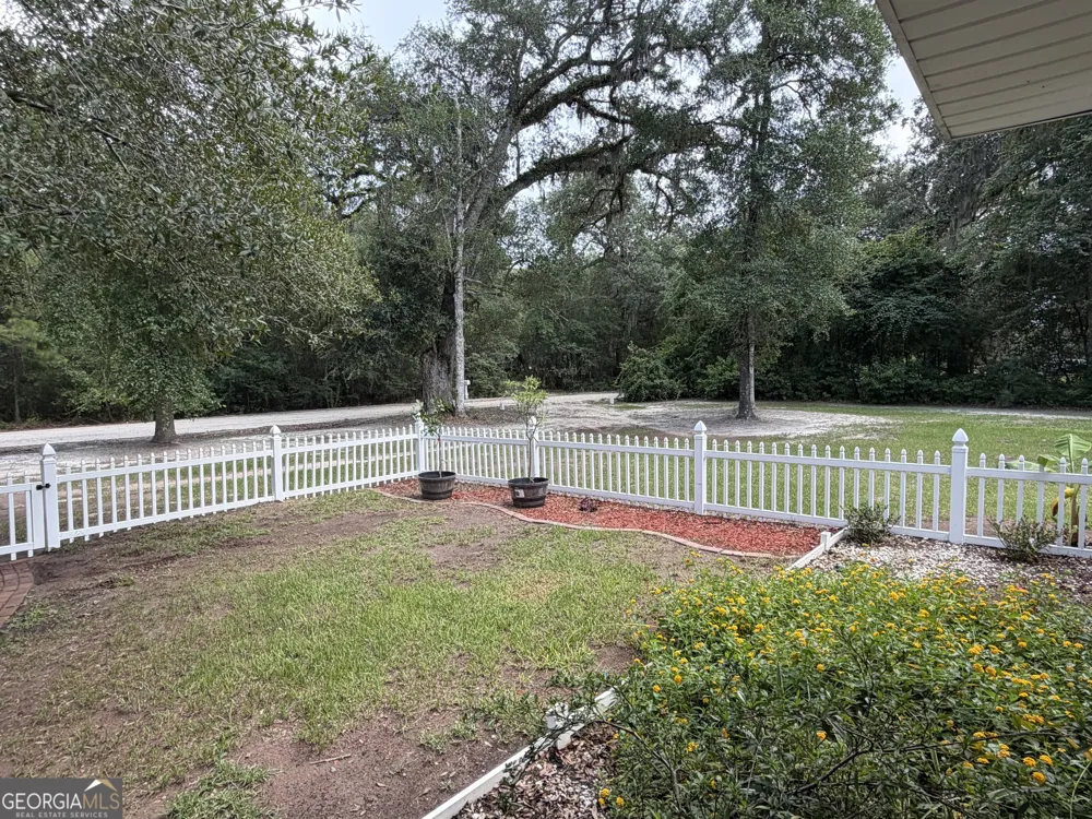 325 Creekview DR Hortense, GA 31543