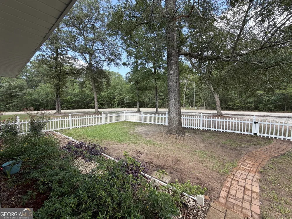 325 Creekview DR Hortense, GA 31543