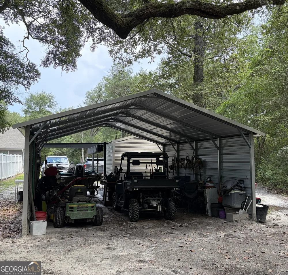 325 Creekview DR Hortense, GA 31543