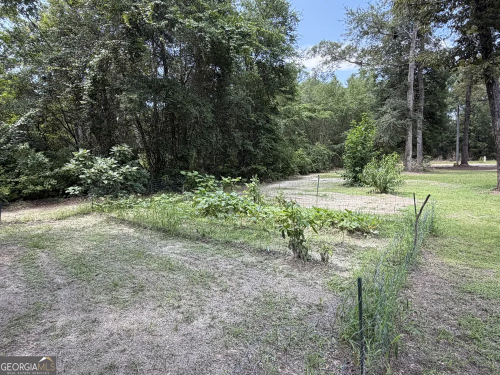 325 Creekview DR Hortense, GA 31543