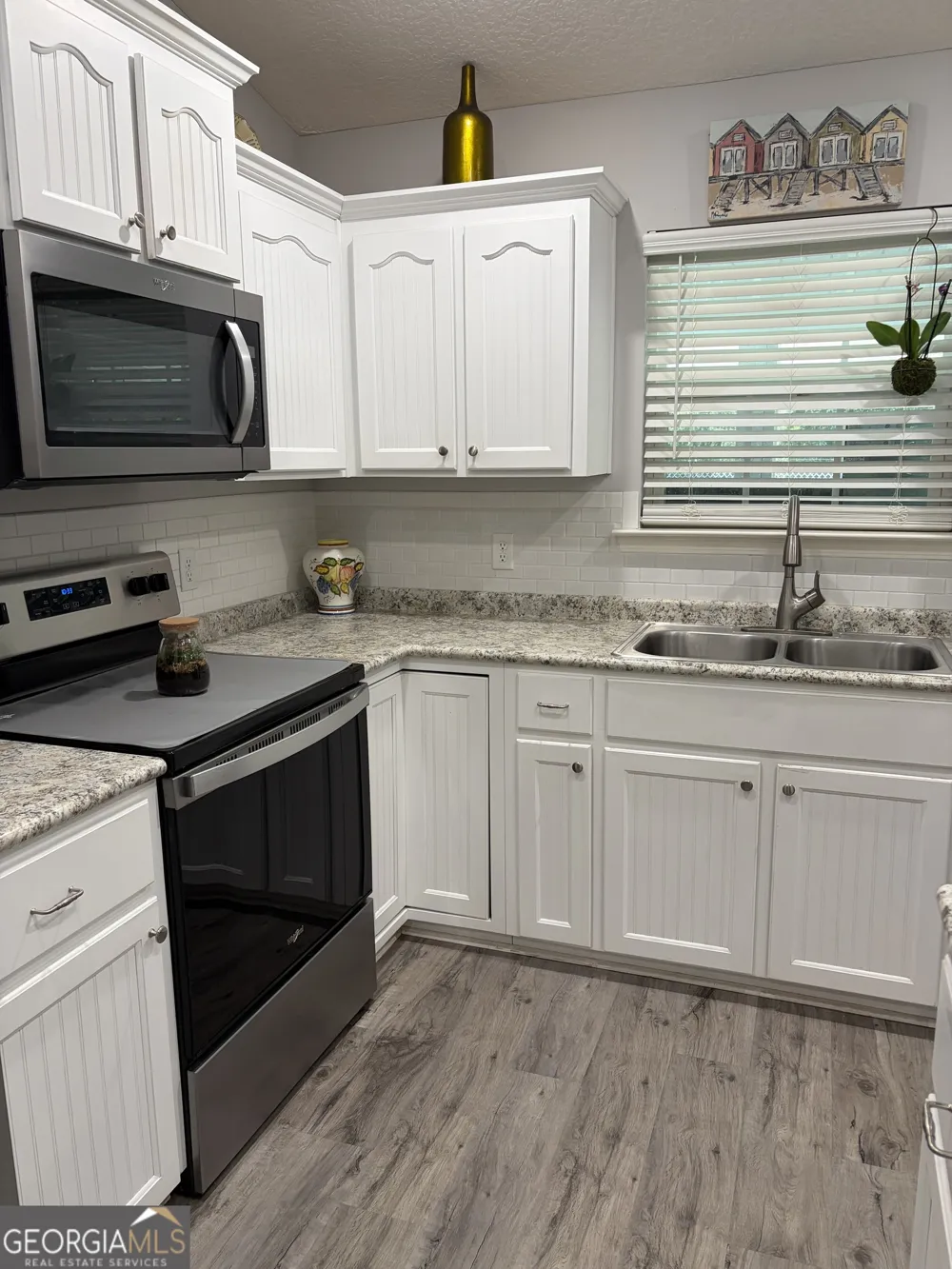 325 Creekview DR Hortense, GA 31543