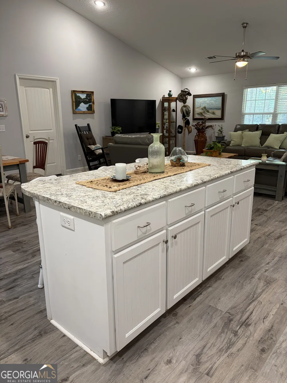 325 Creekview DR Hortense, GA 31543