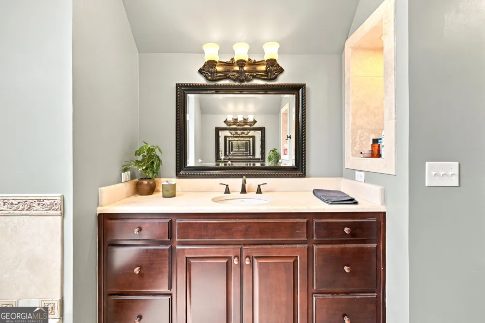 195 Gateway DR Rocky Face, GA 30740