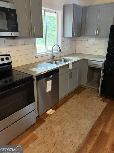 562 Roxbury DR Riverdale, GA 30274