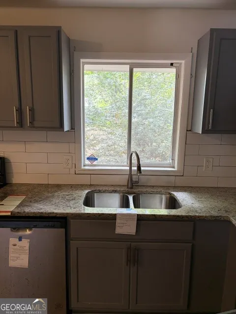 562 Roxbury DR Riverdale, GA 30274