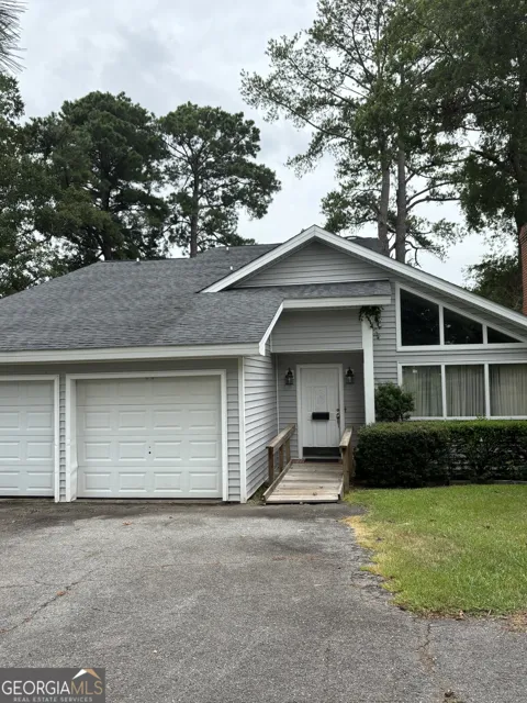 207A Lakeshore CIR
