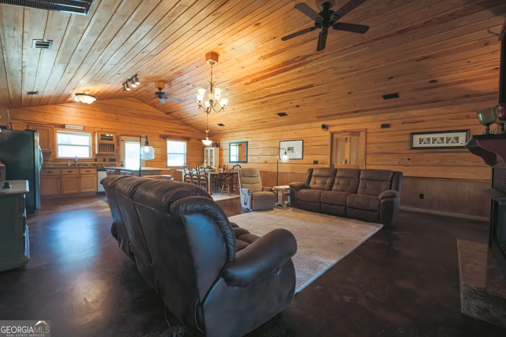 3733 Oak Hill RD Blackshear, GA 31516
