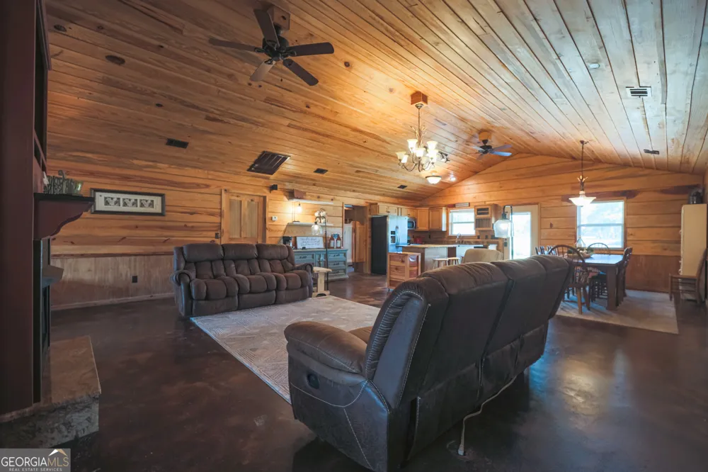 3733 Oak Hill RD Blackshear, GA 31516