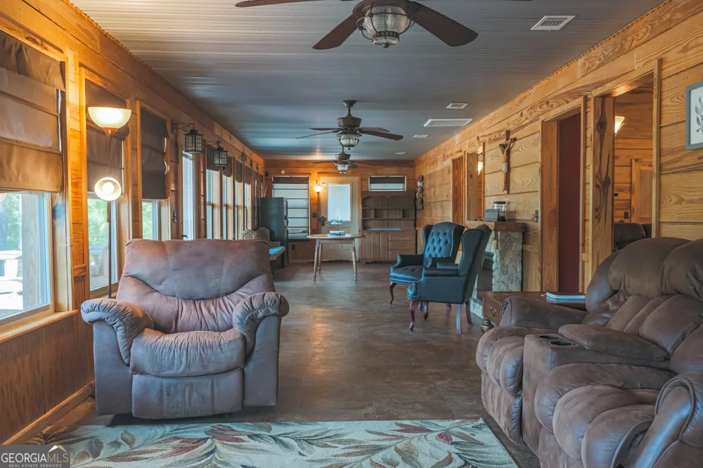 3733 Oak Hill RD Blackshear, GA 31516
