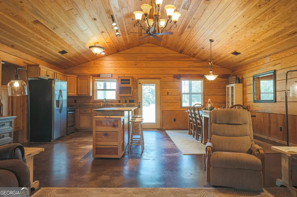 3733 Oak Hill RD Blackshear, GA 31516