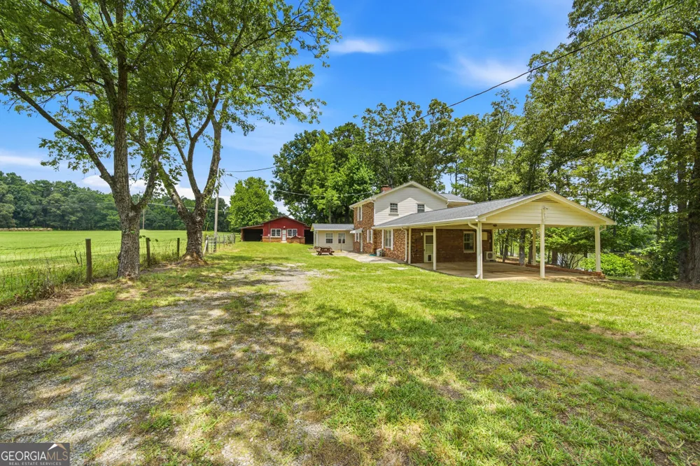 607 Grant RD Brooks, GA 30205