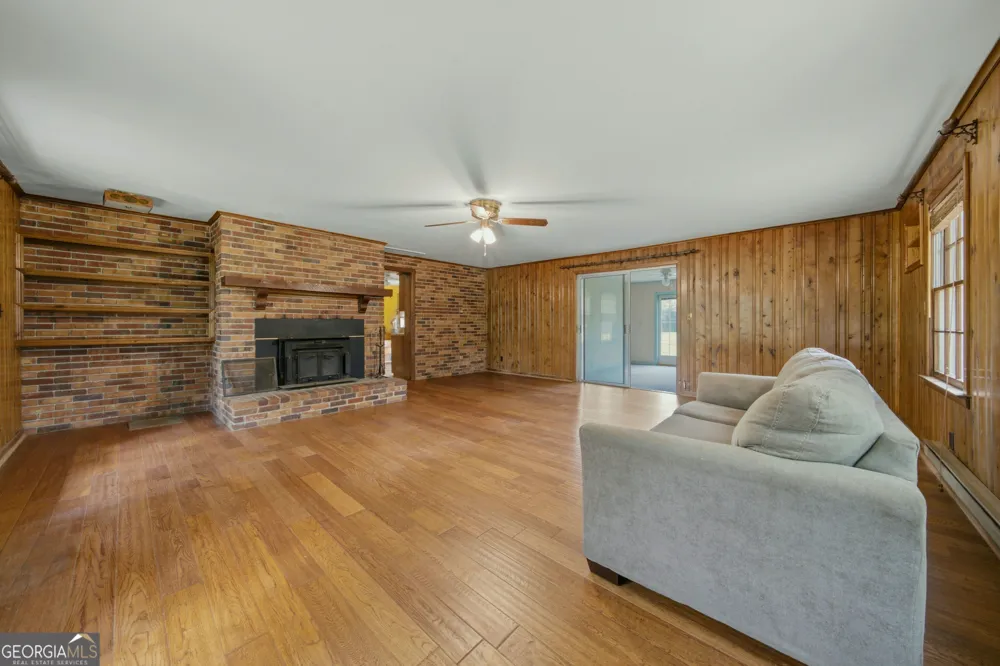 607 Grant RD Brooks, GA 30205